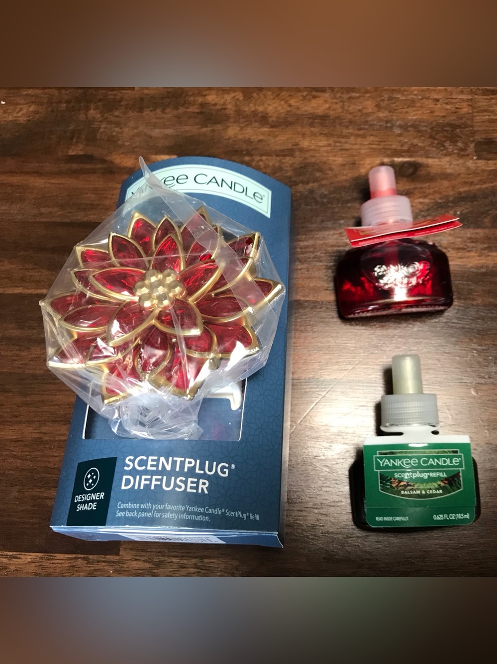 Yankee Candle Poinsettia Diffuser Plus Two Scent Refills Holiday